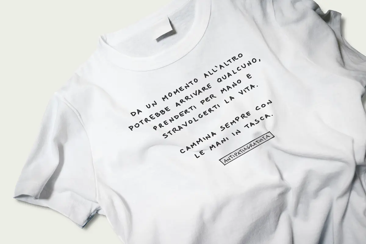T-shirt "Mani in tasca"